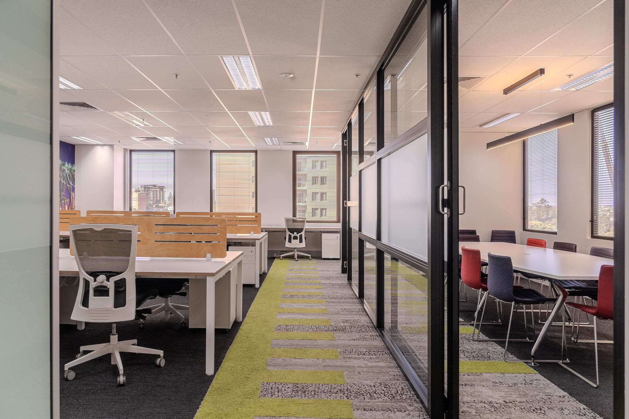 Level 10, Suite 2 open plan workspace and meeting room