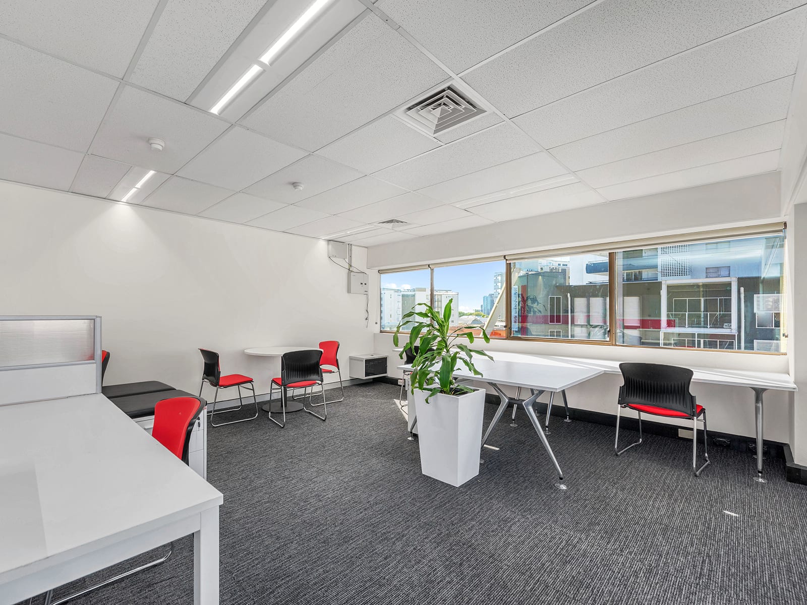 Break out and meeting area with natural light in Level 4, Suite 4